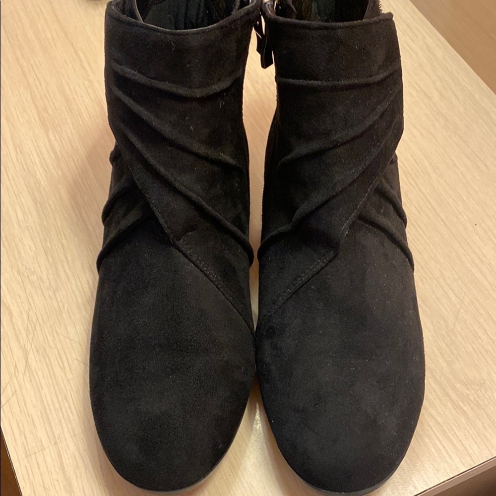 Slouchy Black Ankle Boots with Minimalist Design 7.5 Round Toe Goth Grunge